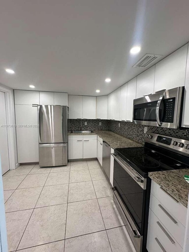 Building Photo - 210 Seaview Dr