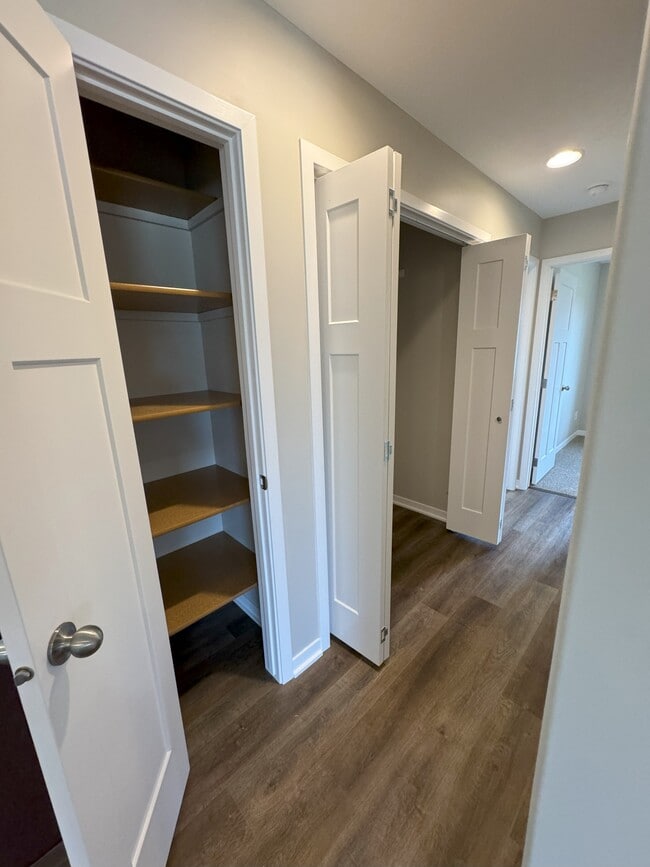 Building Photo - 1046 Kate Ave