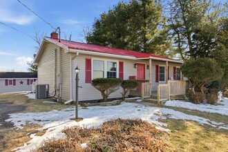 Building Photo - 1363 Dow St