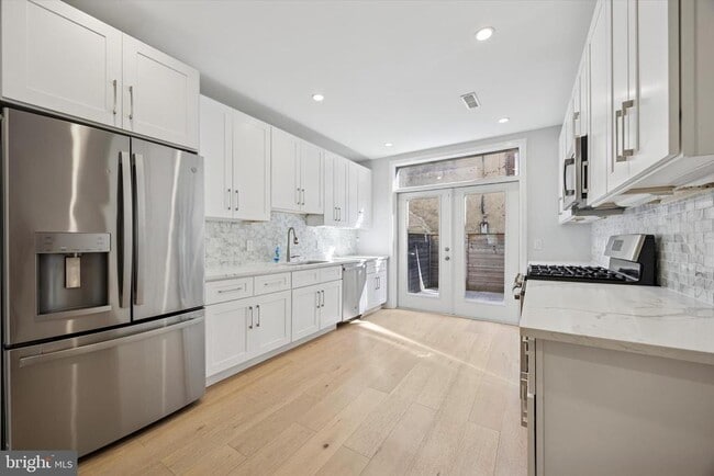 Building Photo - 548 E Hewson St