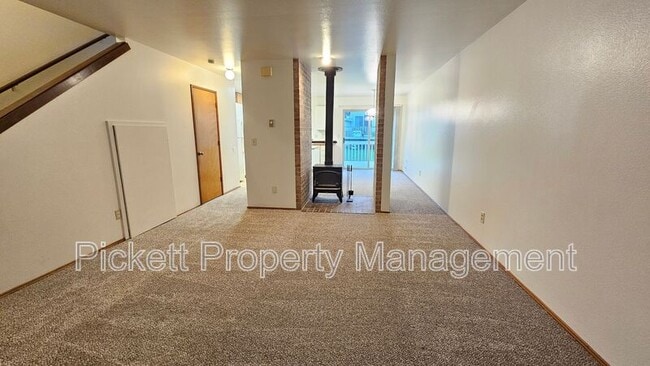 Foto del edificio - 1334 NE Jasmine Ln