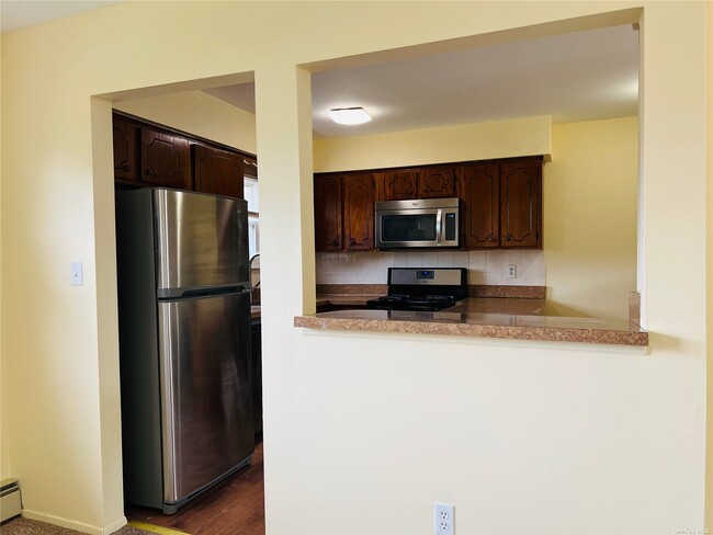 Building Photo - 922 Merrick Ave