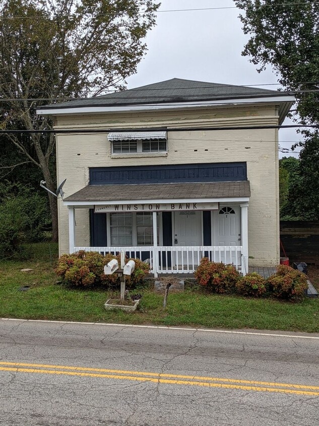 Primary Photo - 2271 Mann Rd - Unit 2 | Upper-Level Unit