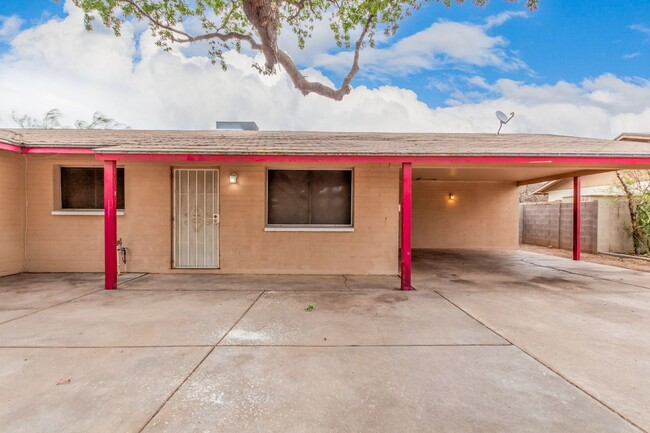 Building Photo - Downtown Tempe home with 5 bedrooms and 3 ...