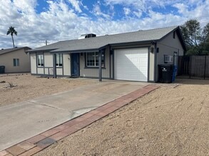 Building Photo - 13052 N 40th Pl