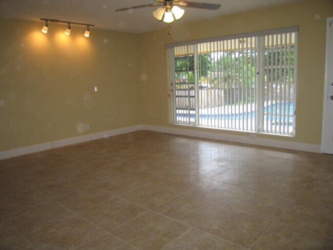 Foto del edificio - 1821 SW 29th St
