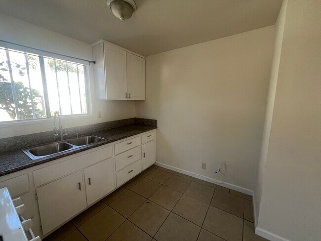 Foto del edificio - 8020 Bright Ave