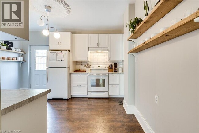 Photo du bâtiment - 187 Oak Ave