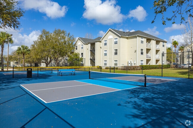 Pickleball Courts - Pointe at Central Apartments