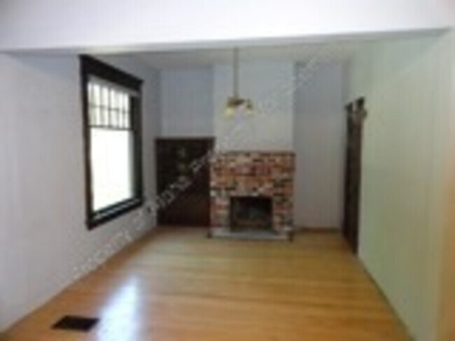 Building Photo - 1416 N 11th St