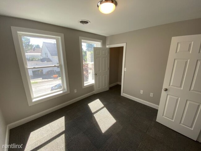 Foto del edificio - 3 br, 1.5 bath House - 10 South Reynolds St