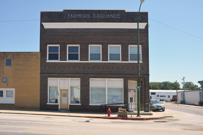 Building Photo - 103 E 5th St