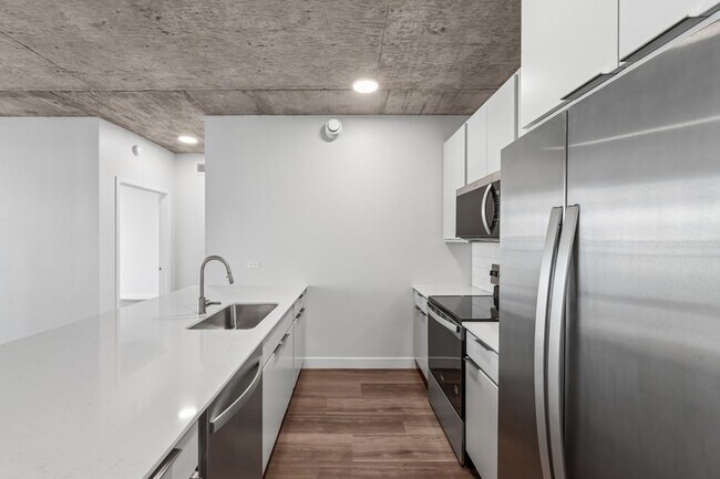 Building Photo - The Lakeview Residences at 333