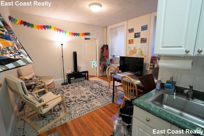 Building Photo - 1455 Beacon St
