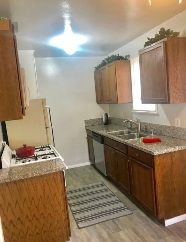 Foto del edificio - S-1216 -1222 West Victory Boulevard