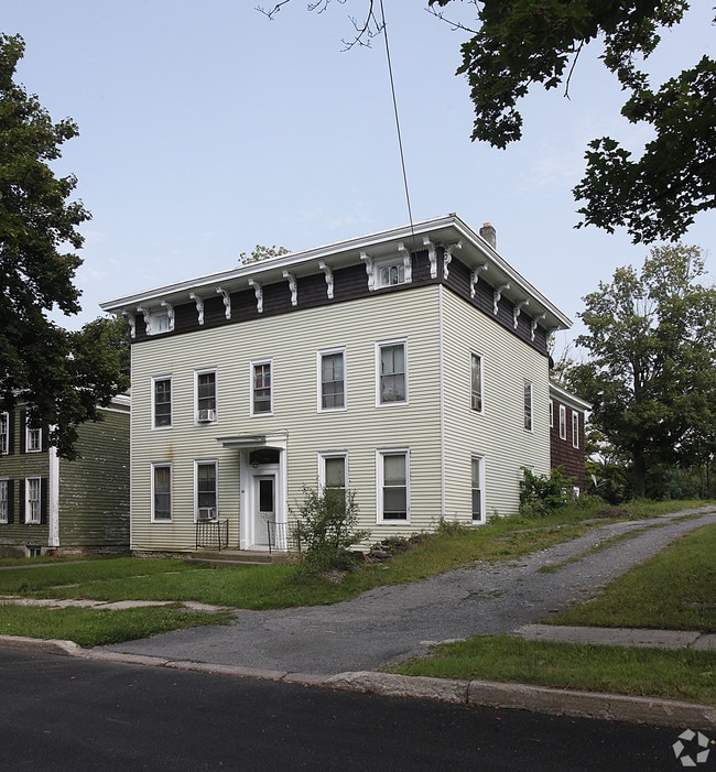 Primary Photo - 35 Otsego St