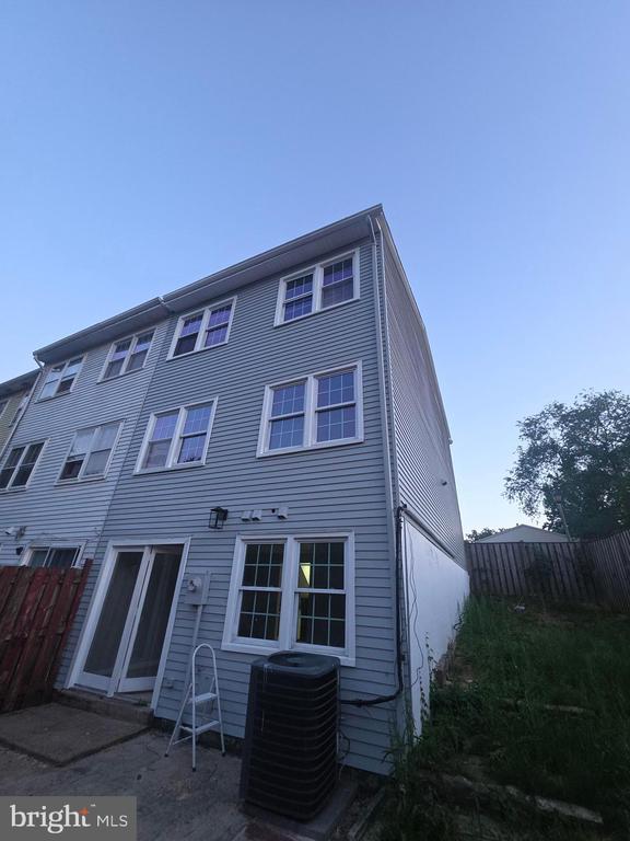 Building Photo - 2915 Pheasant Ln