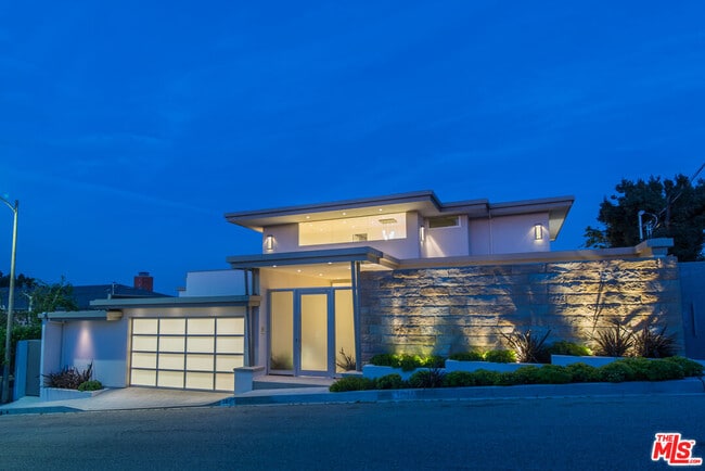Building Photo - 3642 Beverly Ridge Dr