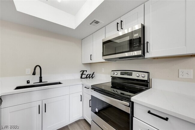 Foto del edificio - 5036 Newport Cove Dr