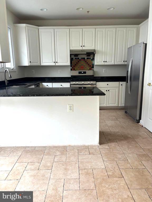 Foto del edificio - 8894 Ashgrove House Ln
