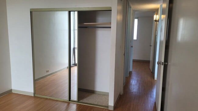 Building Photo - Nice 2bd, 1bath, 1pkg 700sqft unit . $2600
