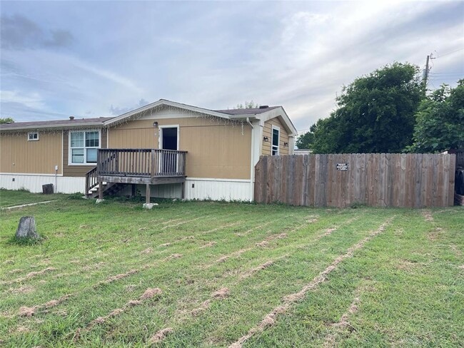 Building Photo - 417 Lenora Dr
