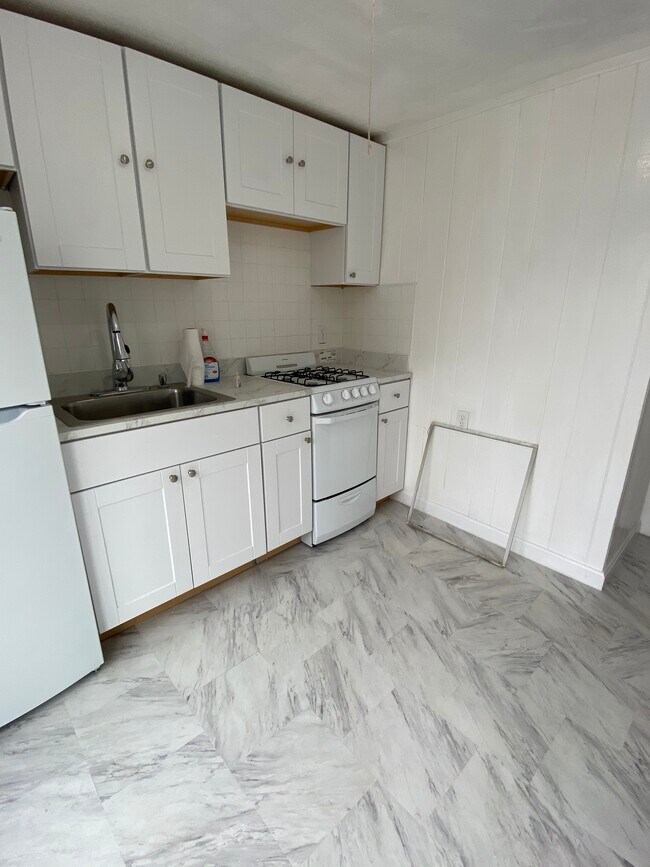 Kitchen - 207 Knight St