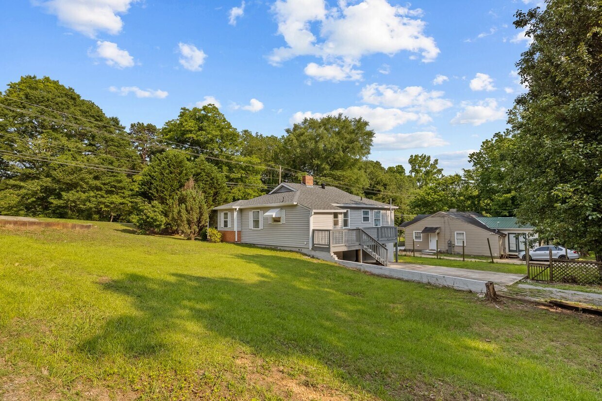 Foto principal - Spacious beautiful 4-bedroom 2 bath home