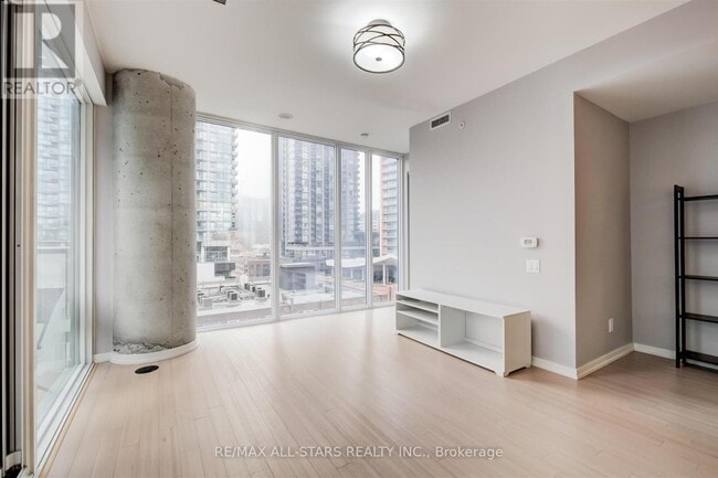 Photo du bâtiment - 101 Peter St