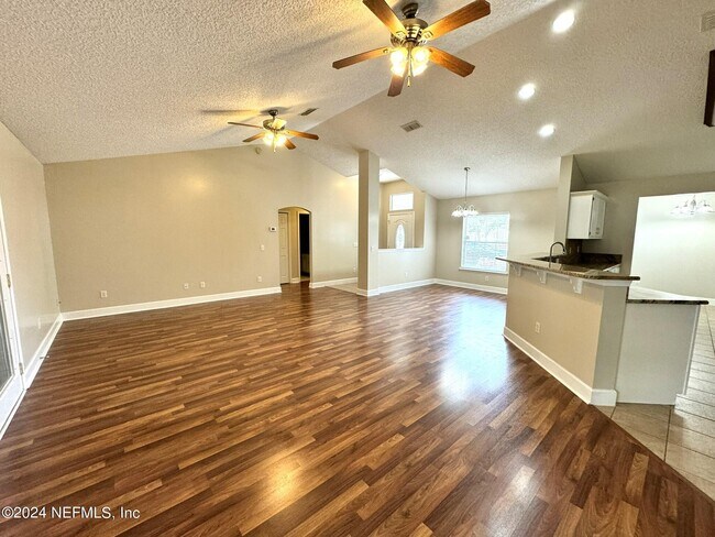 Foto del edificio - 4780 Raggedy Point Rd