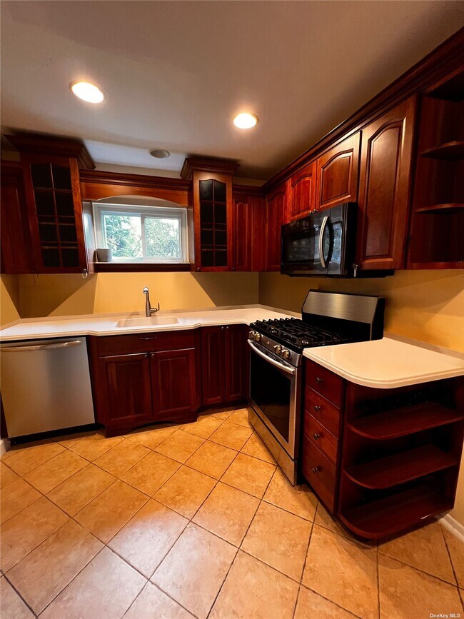 Foto del edificio - 37-18 Little Neck Pkwy