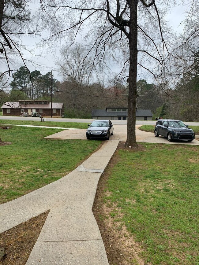 Photo - 600-602 Freeman Dr Apartment