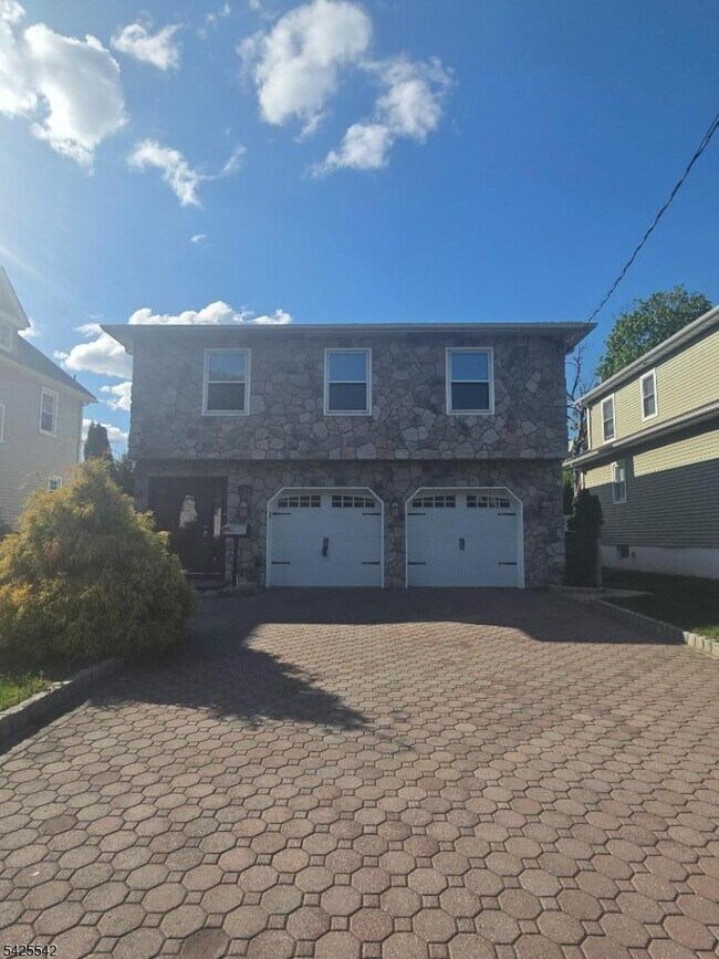 Foto del edificio - 101 Bloomingdale Ave