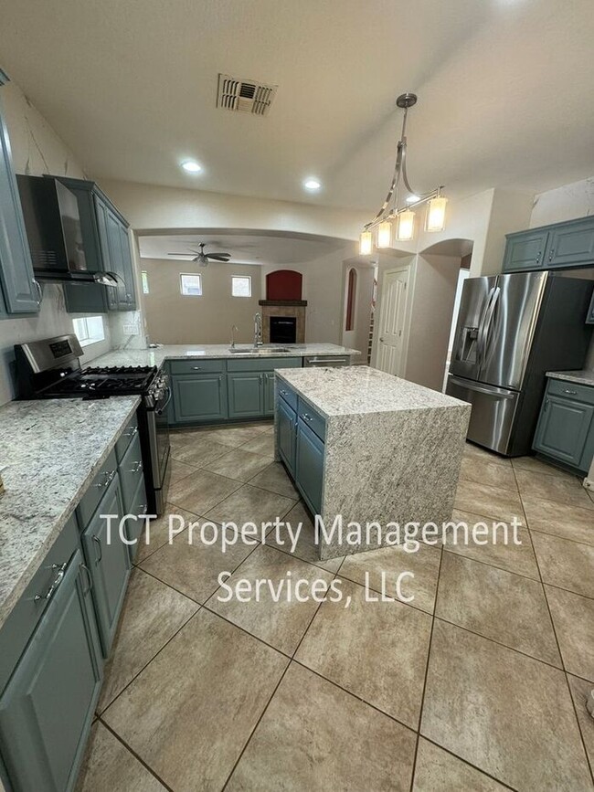 Building Photo - Spacious, Updated Home in Chandler!