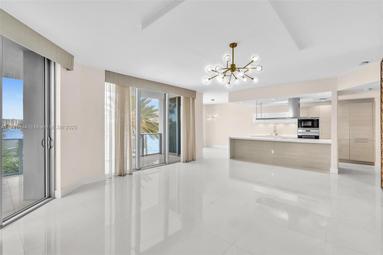 Foto principal - 17301 Biscayne Blvd