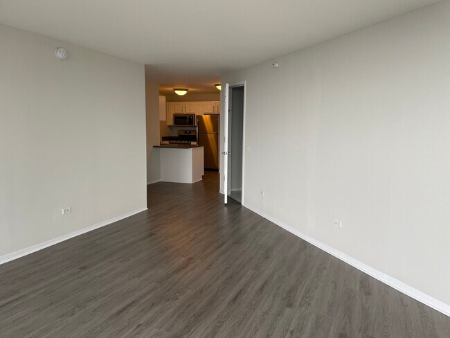 Foto del edificio - 551 N State St