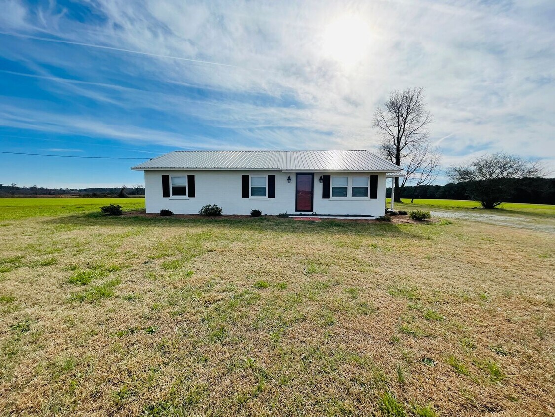 Primary Photo - *PLENTY OF PRIVACY* 3 BR, 1 BA RENOVATED F...