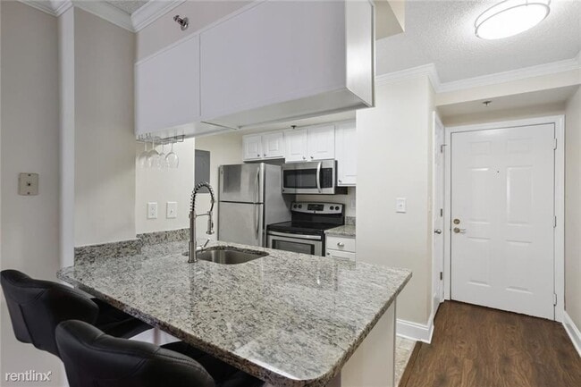 Building Photo - 1 br, 1 bath Condo - 795 Hammond Dr Apt 705