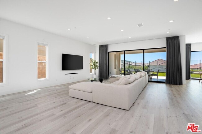Foto del edificio - 20600 Bluebird Ct