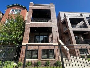 Building Photo - 2046 W Washington Blvd