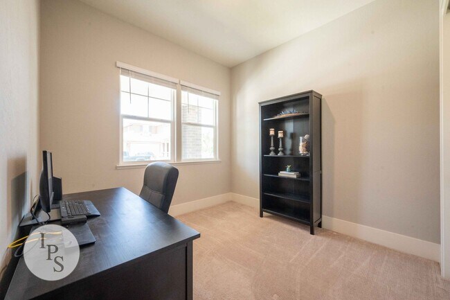 Foto del edificio - Madera Tesoro Viejo - Beautiful Hillside Village 2-Story Home, 4BR/3BA, SOLAR, Community Pool + L...