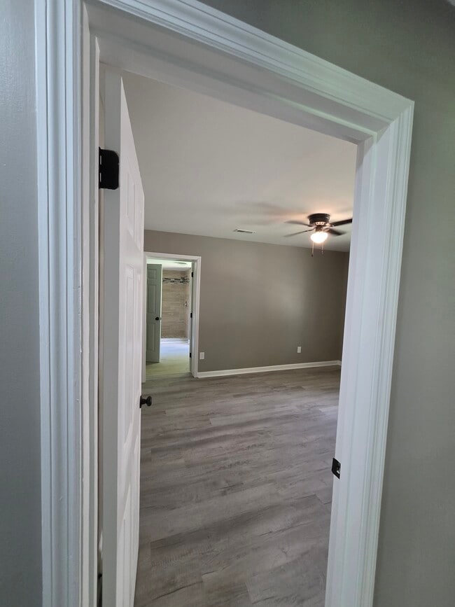 Building Photo - 2412 Springhill Rd