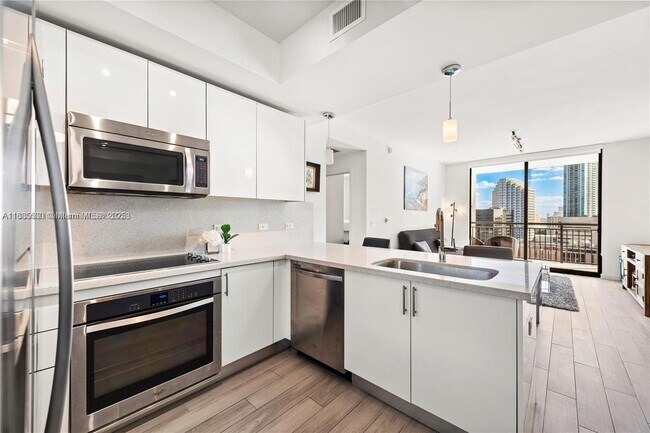 Foto del edificio - 999 SW 1st Ave