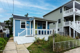 Building Photo - 30 Waterwitch Ave