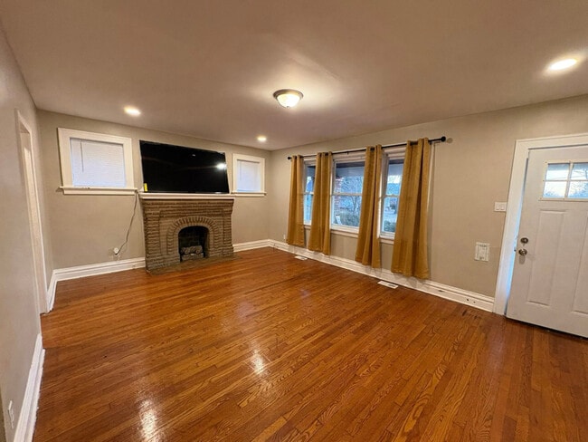 Photo - 1637 McLaran Ave Apartment