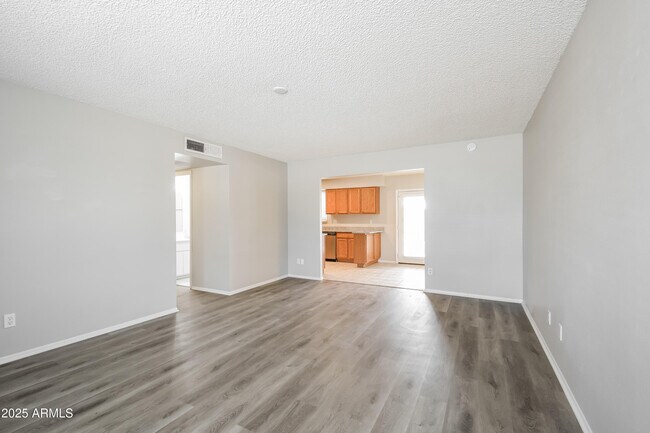 Foto del edificio - 3543 W Lupine Ave