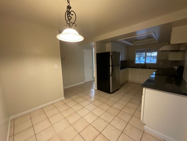 Building Photo - 2568 Parkside Dr
