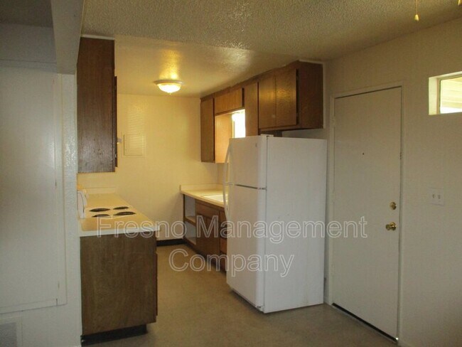 Building Photo - 815 S Demaree St