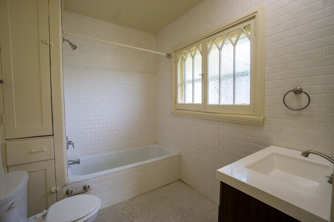 Building Photo - Lovely Historic Home - Available July 1, 2025