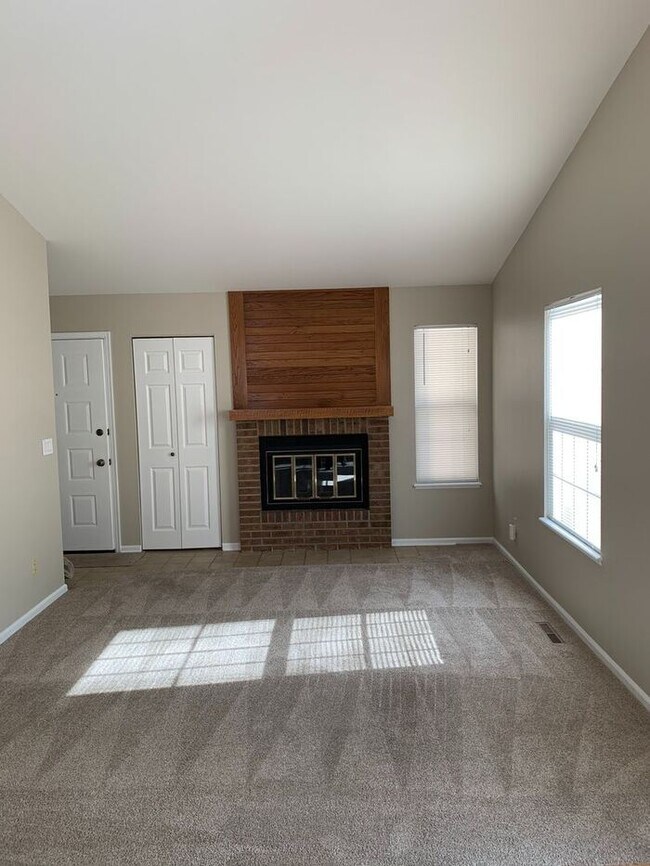 Building Photo - Lovely 2 Bedroom 2 Bathroom Home!